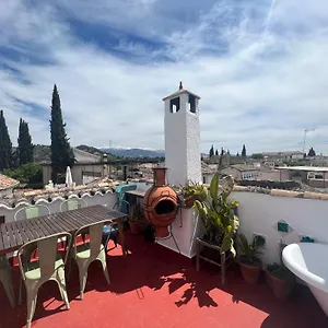 Cosy House, Sunny Terrace, Amazing Views & Outdoor Bathtub! Grenade